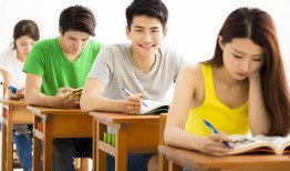 娱乐吃瓜酱大学生上课,揭秘大学生课堂上的“吃瓜”瞬间